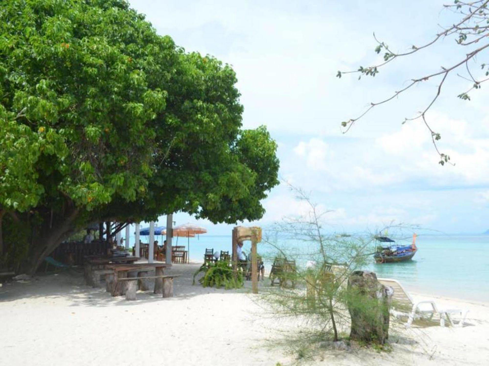 Koh Ngai Camping Hotel Exterior foto